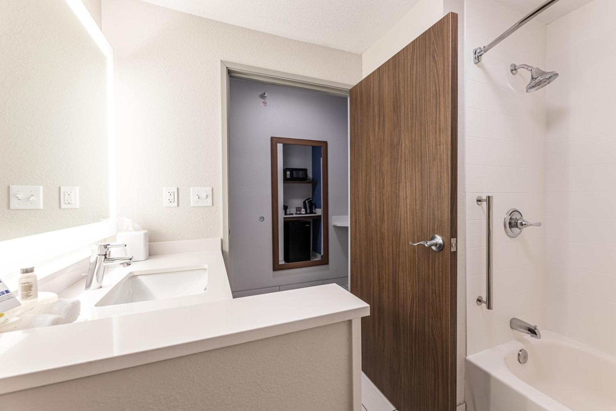 Holiday Inn Express & Suites - Rantoul By Ihg מראה חיצוני תמונה