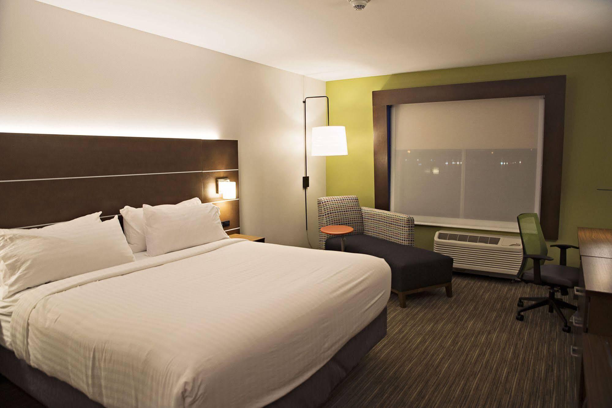 Holiday Inn Express & Suites - Rantoul By Ihg מראה חיצוני תמונה